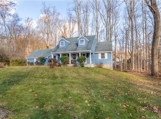 32 Dale Rd, Trumbull, CT 06611