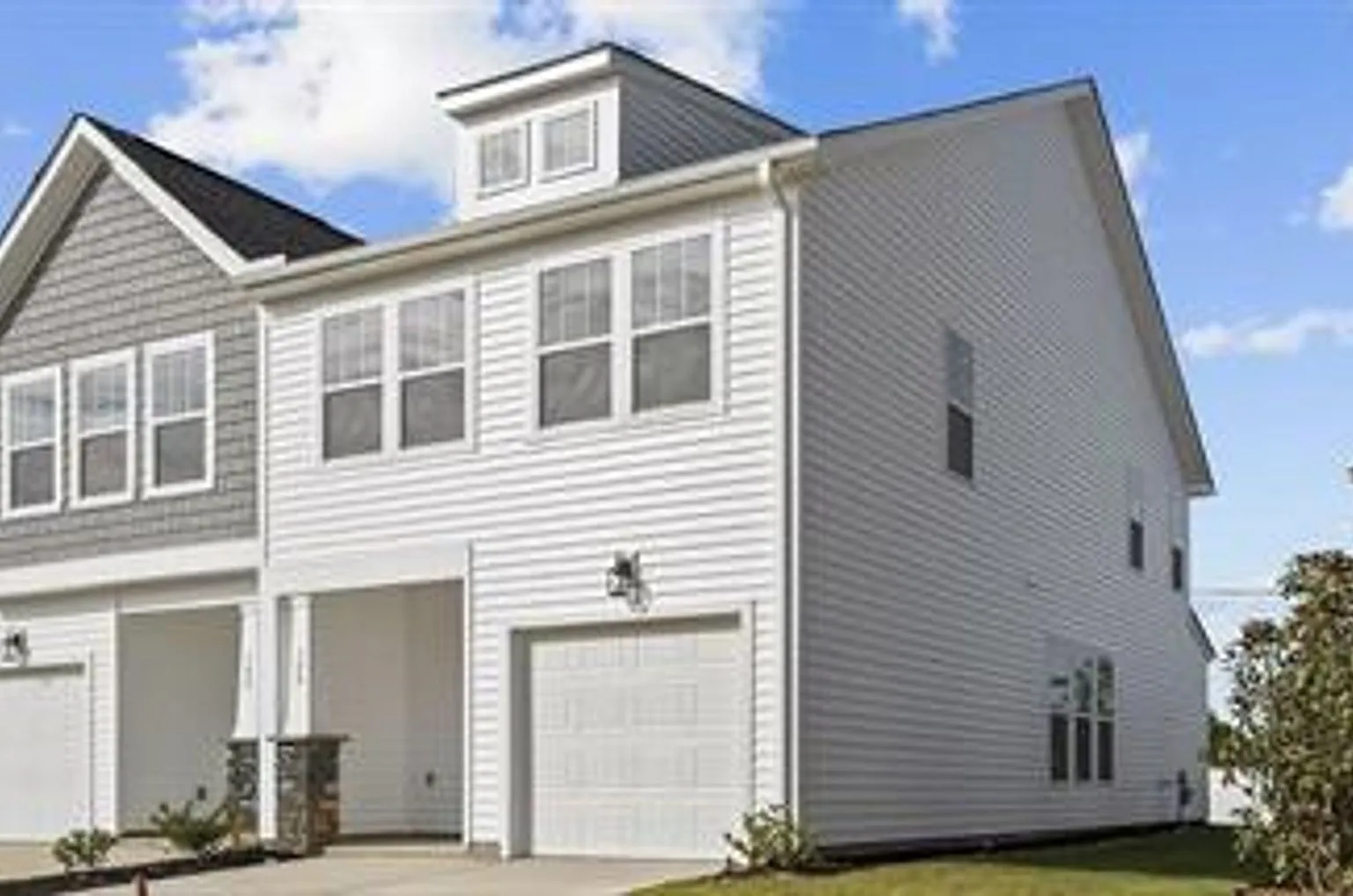 Beautiful 3/2.5 Townhome Move in Ready! — Photo 3