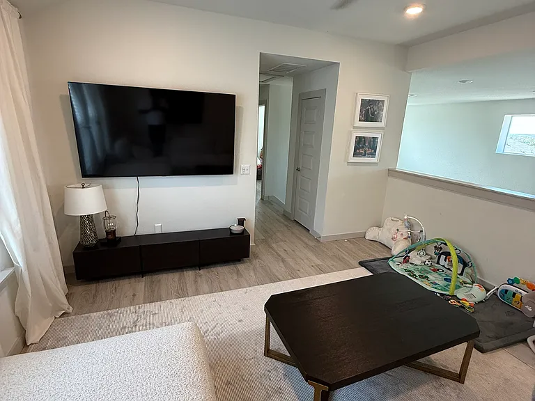 220 Merrick Rd — Photo 44