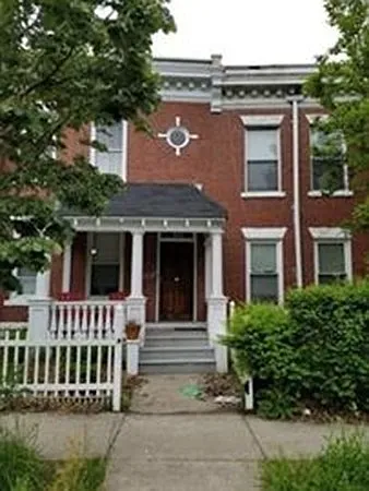 5 bed, 2452 sqft, $5,000 — Photo 3