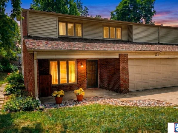 5907 Oakridge Dr, Lincoln, NE 68516