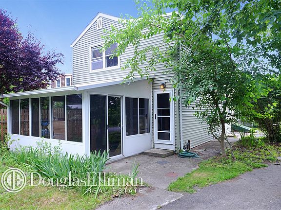 2nd image of 421 Kaplan Ave