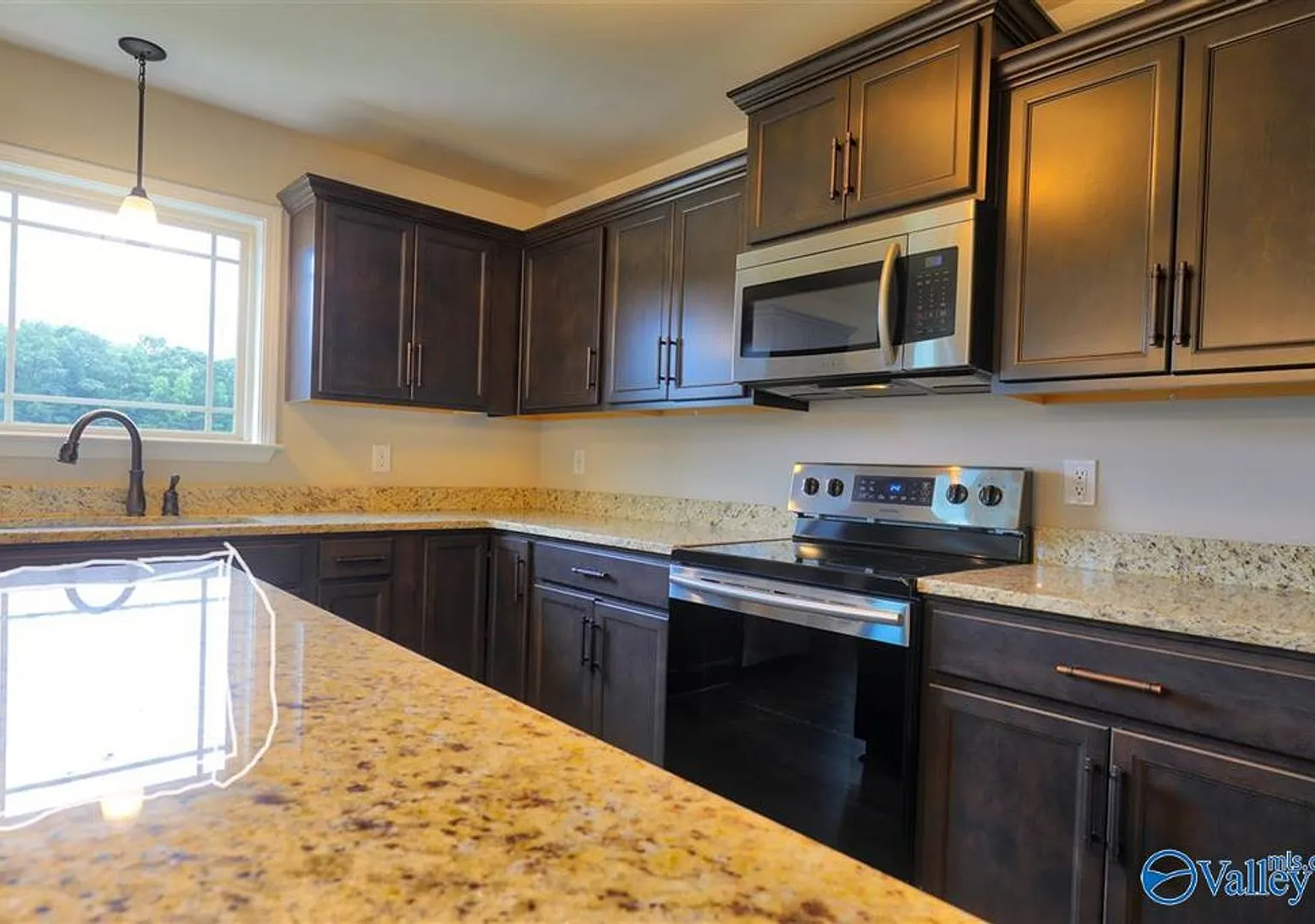 Coming Soon - Stunning Two-Story Home In Heritage Landing! $1825 — Photo 2