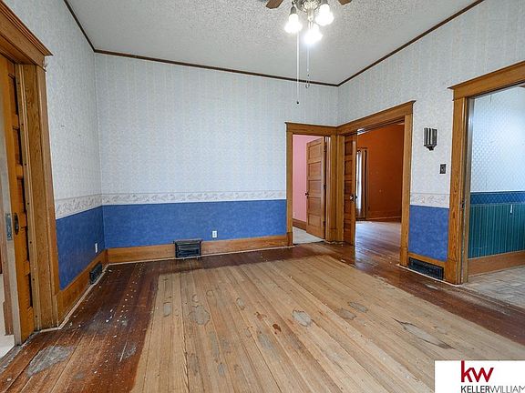 5th image of 255 W 3rd St