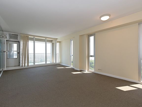 3rd image of 1960 N Lincoln Park West Ave #2210