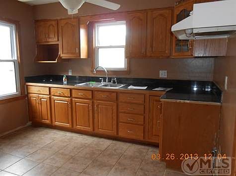 4th image of 636 James St