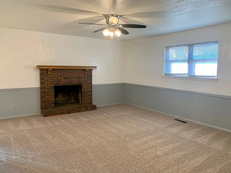 2716 Chaucer Dr — Photo 4