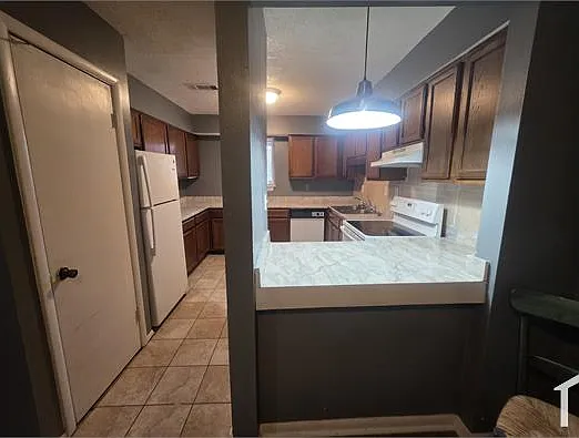 2 bed, 1400 sqft, $1,700 — Photo 2