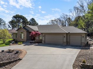 2 Dornoch Ln, Bella Vista, AR 72715