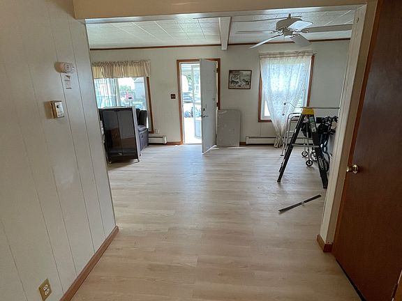 3rd image of 13691 Hendricks Ave