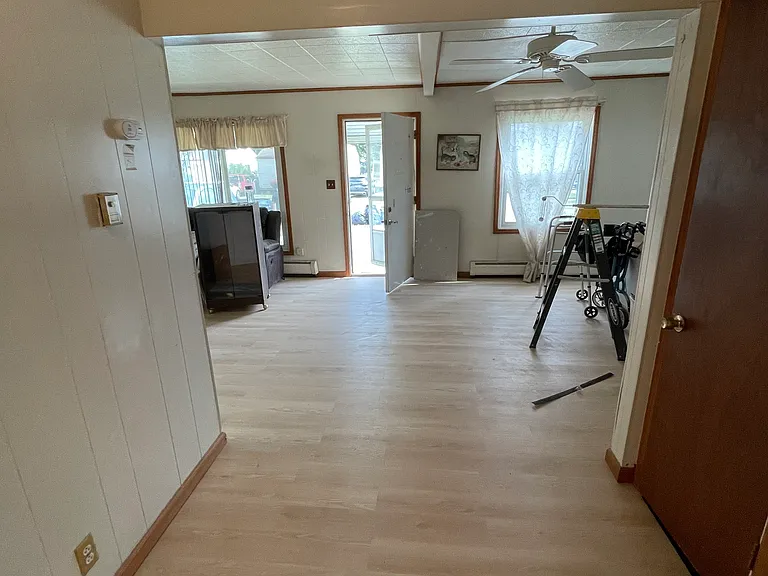 13691 Hendricks Ave — Photo 3