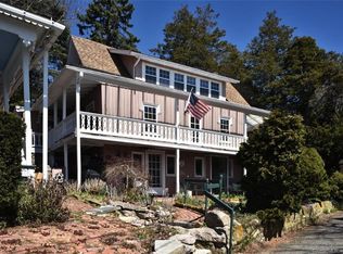 15 Halls Point Rd, Branford, CT 06405