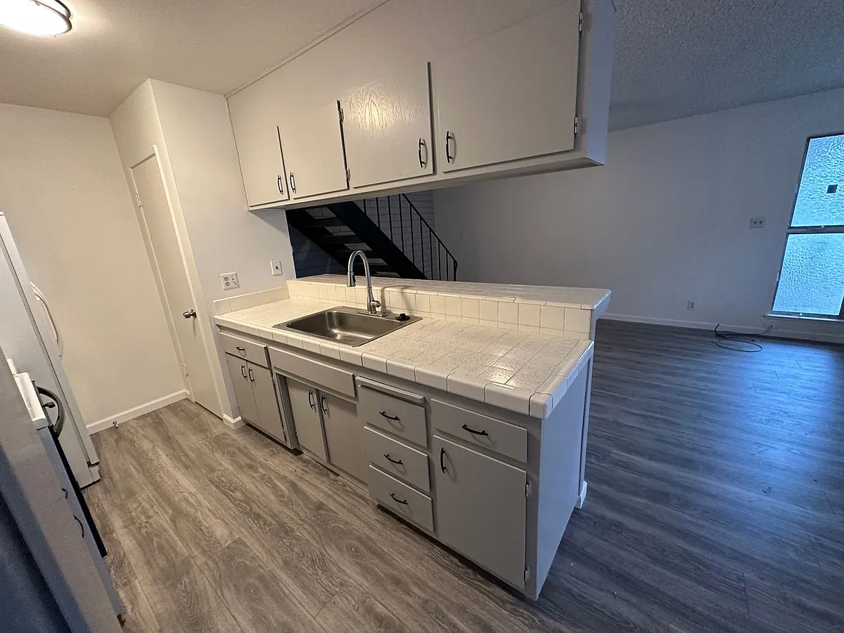 Building Photo - 5133 Connecticut Dr #3