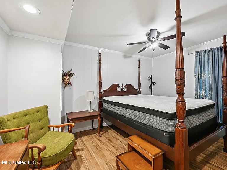 102 W Myrtle St #A — Photo 4