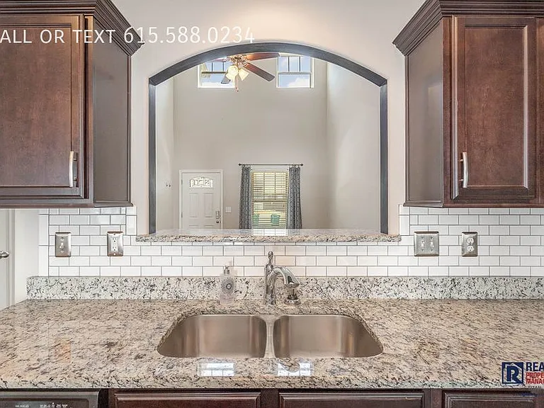 1052 Neeleys Bnd — Photo 4