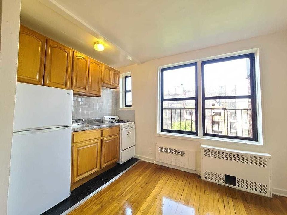 2nd image of 570 Ocean Ave APT 4G