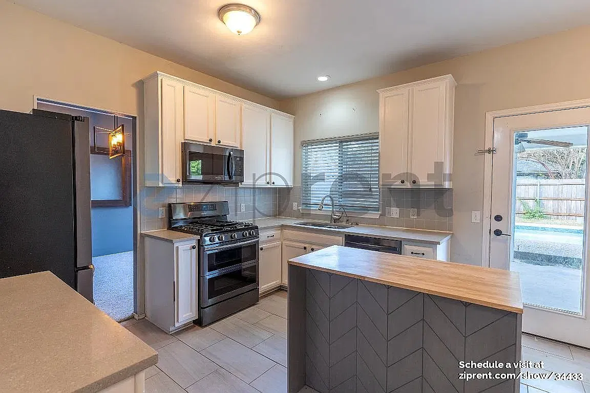 3 bed, 2.5 bath, 1715 sqft, $2,195 — Photo 4