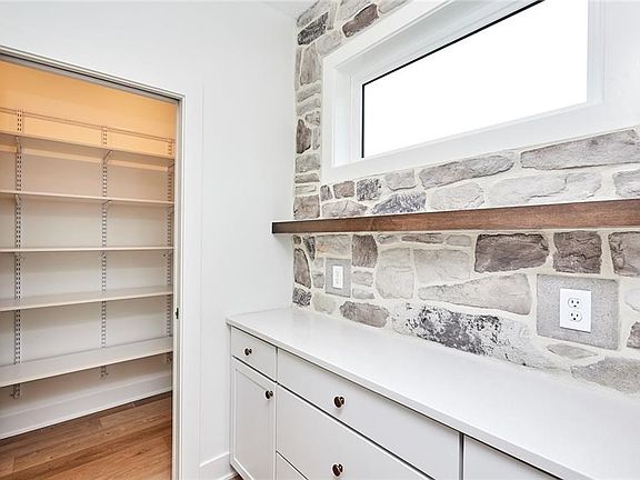 4th image of 10981 Brookdale Dr