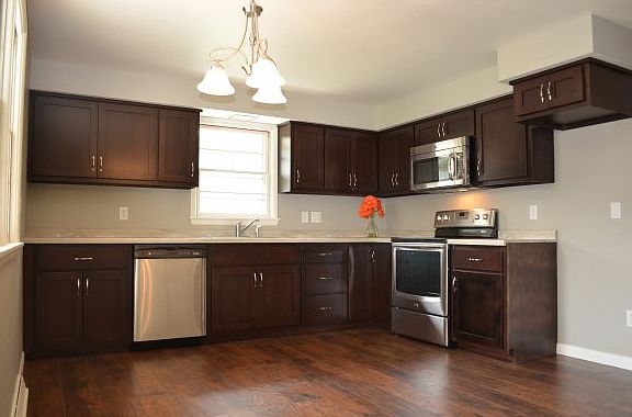 3rd image of 415 Maryhill Dr