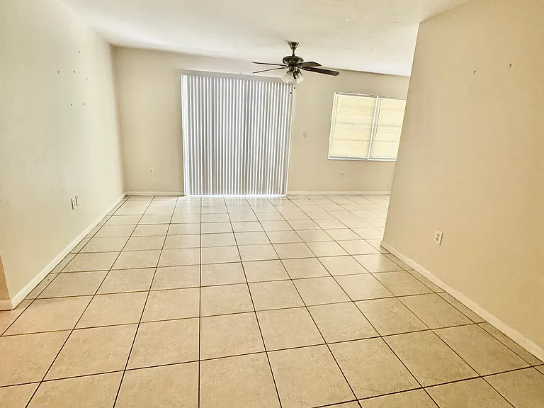 3307 NW 18th St — Photo 12