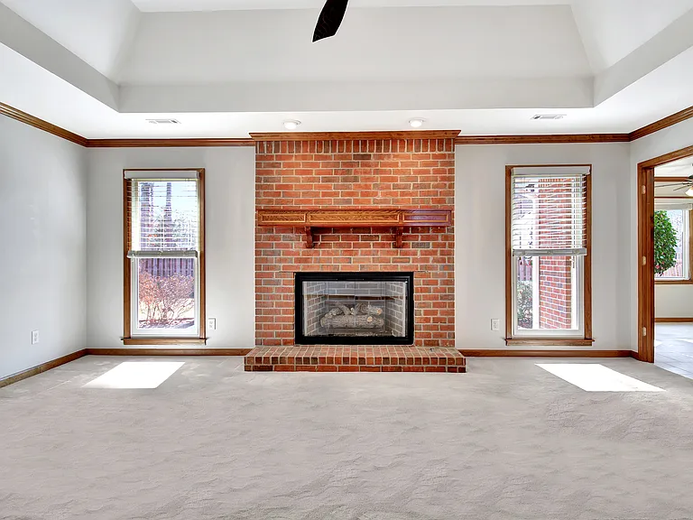 401 Tenterden Curv — Photo 54