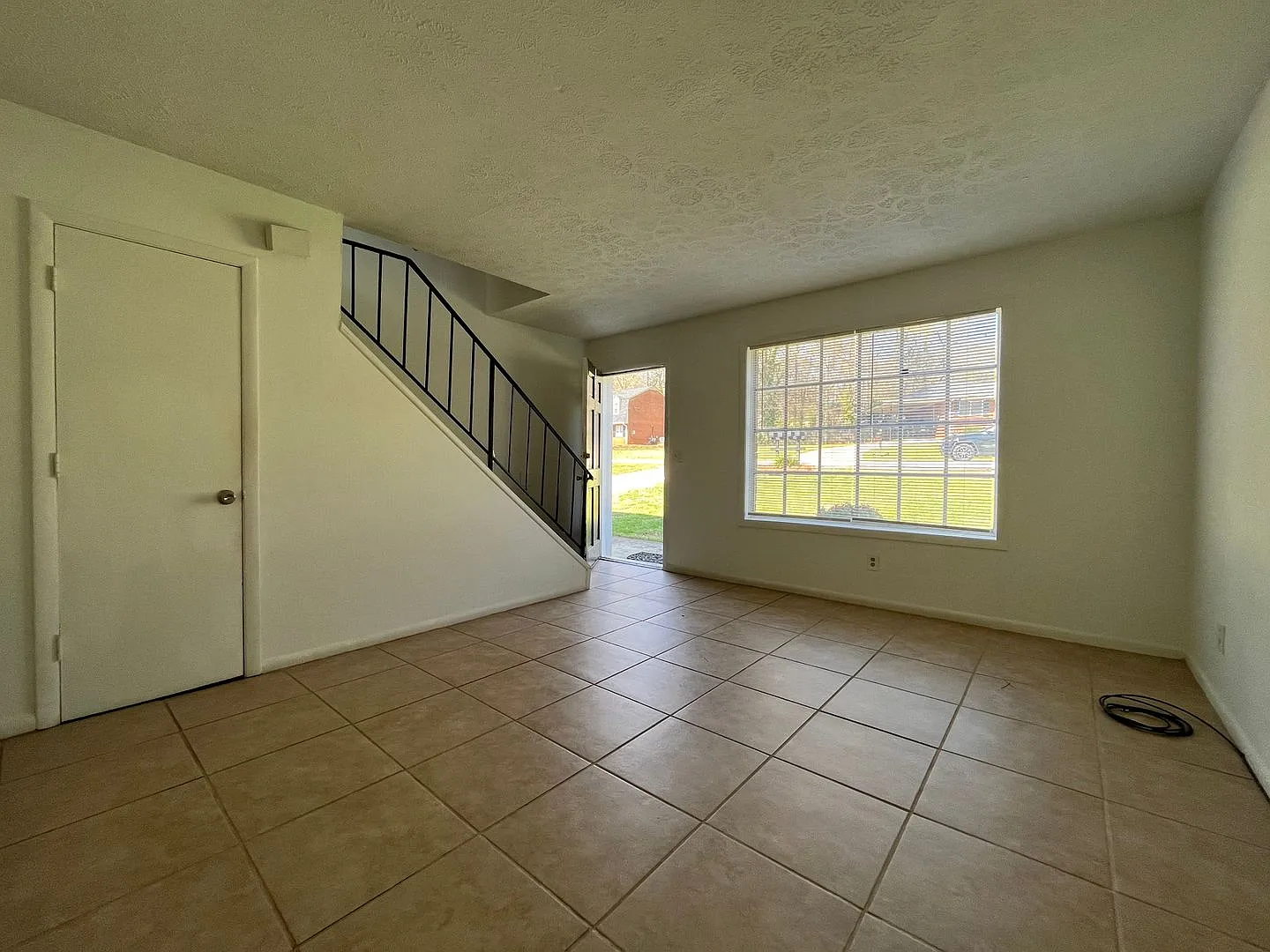 Spacious 2bd/1ba Across from Buford High School! — Photo 3