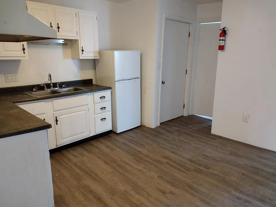 148 Rosalyn Ct #201B