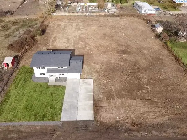 330 Green Giant Rd, Mabton, WA 98935