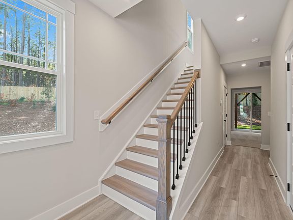 4th image of 536 Plumleaf Ln