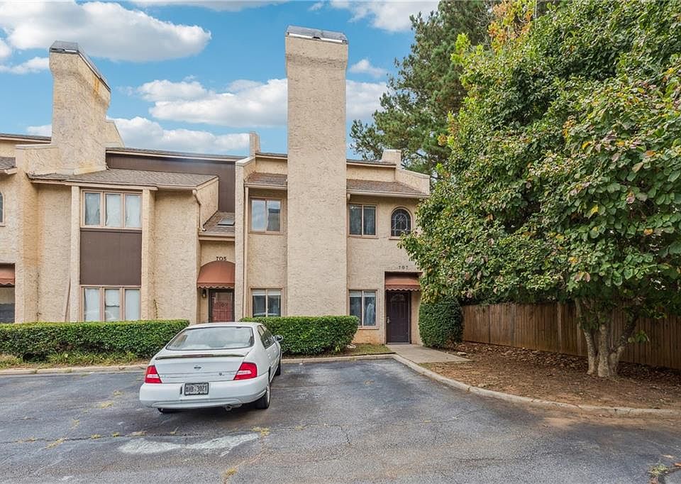 1st image of 707 Roswell Landings Dr