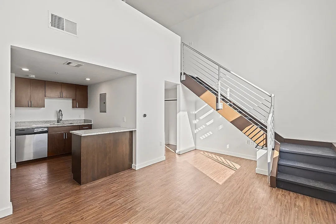 Emerson Lofts — Photo 3