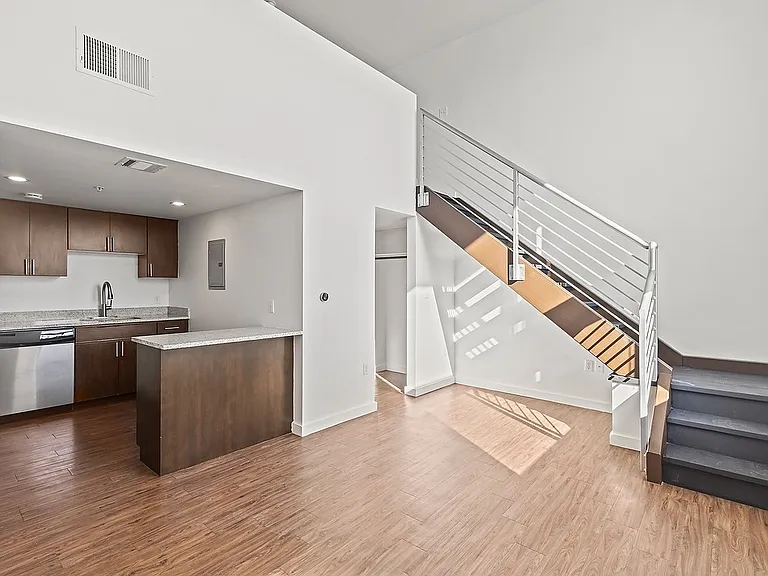 Emerson Lofts — Photo 3