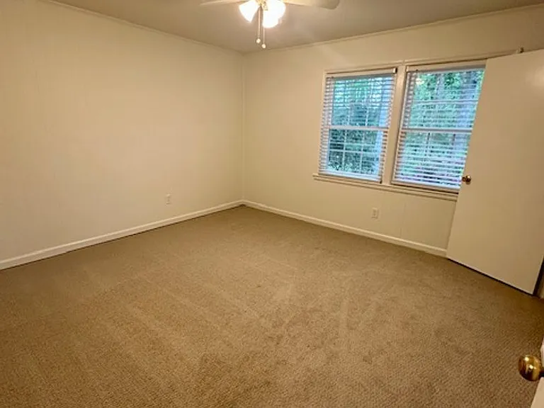 1110 Slann Dr — Photo 27