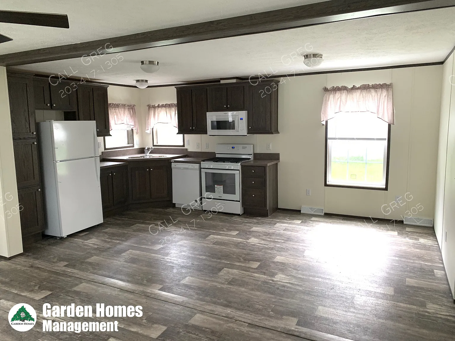 3 bed, 1152 sqft, $2,350 — Photo 2