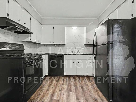 2nd image of 2555 Ridgemoor Dr SE