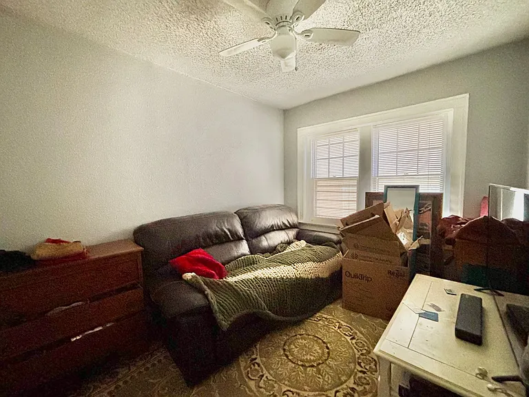 Valentine Place Apartments — Photo 19