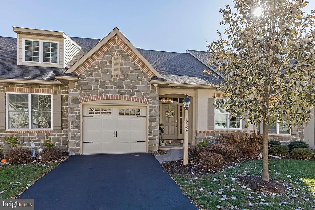 1252 S Red Maple Way photo 1