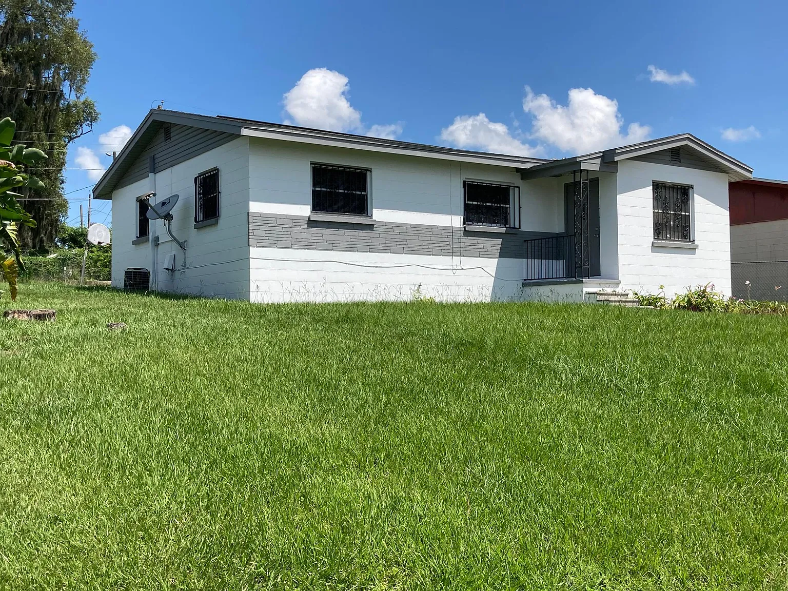3 bed, 1.5 bath, 1150 sqft, $1,800 — Photo 2