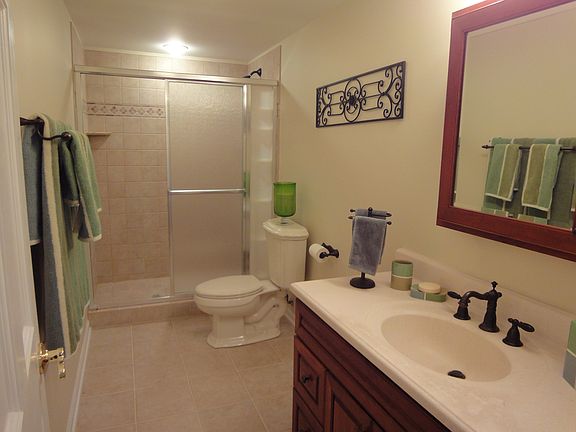 5th image of 1N556 Turnberry Ln