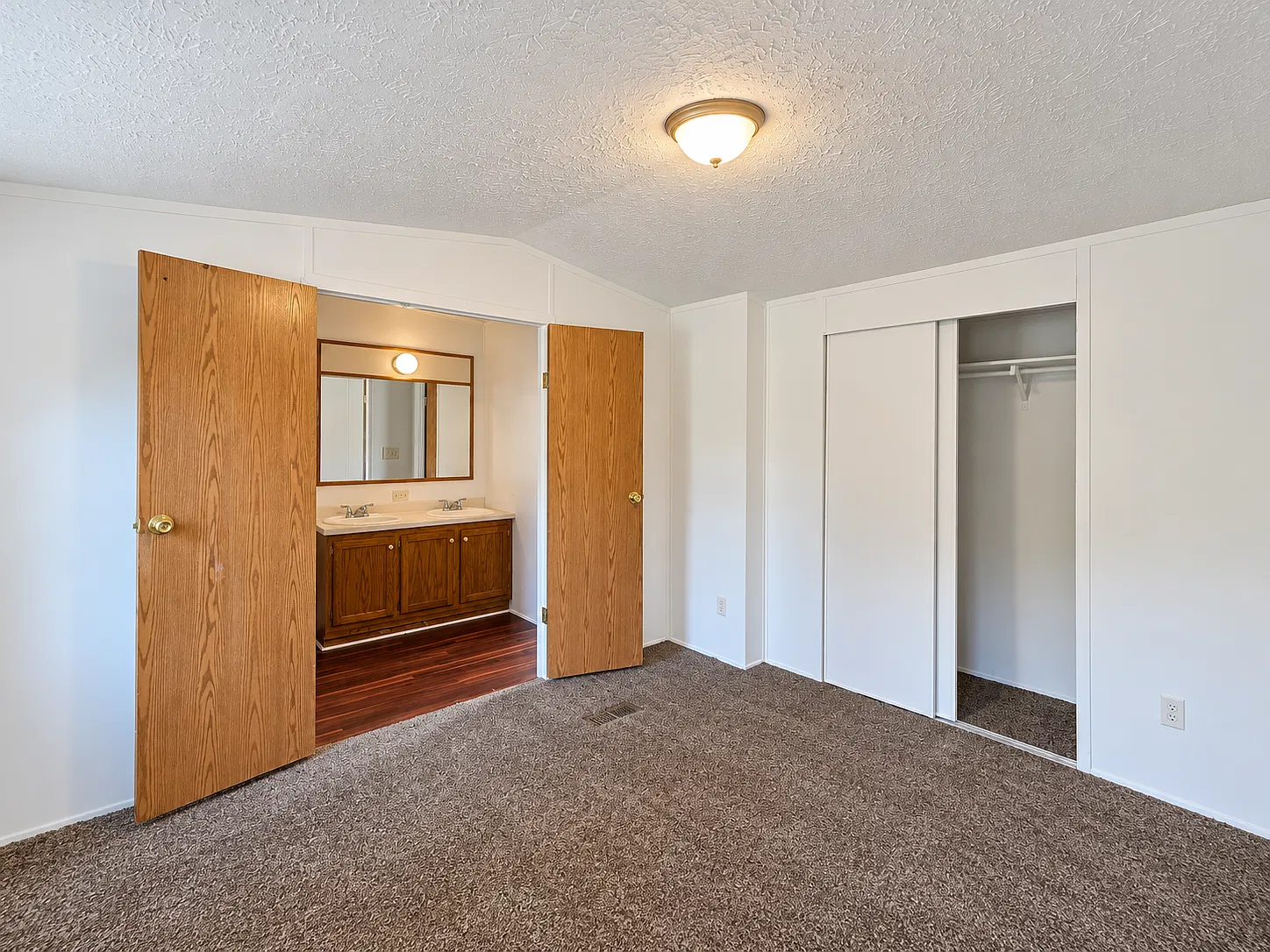 2 bed, 1104 sqft, $999 — Photo 4