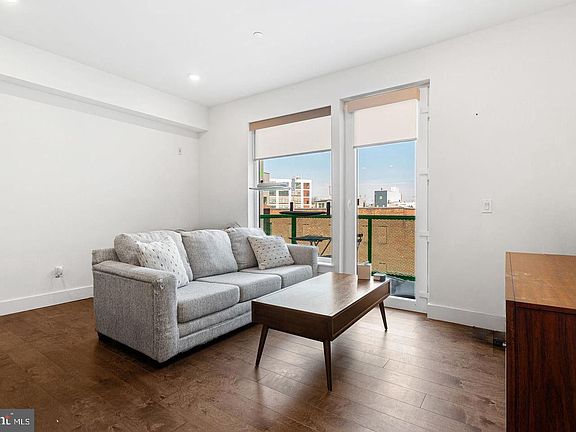3rd image of 1501 N 31st St #411
