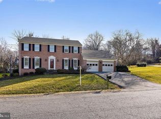 1631 Lozano Dr, Vienna, VA 22182