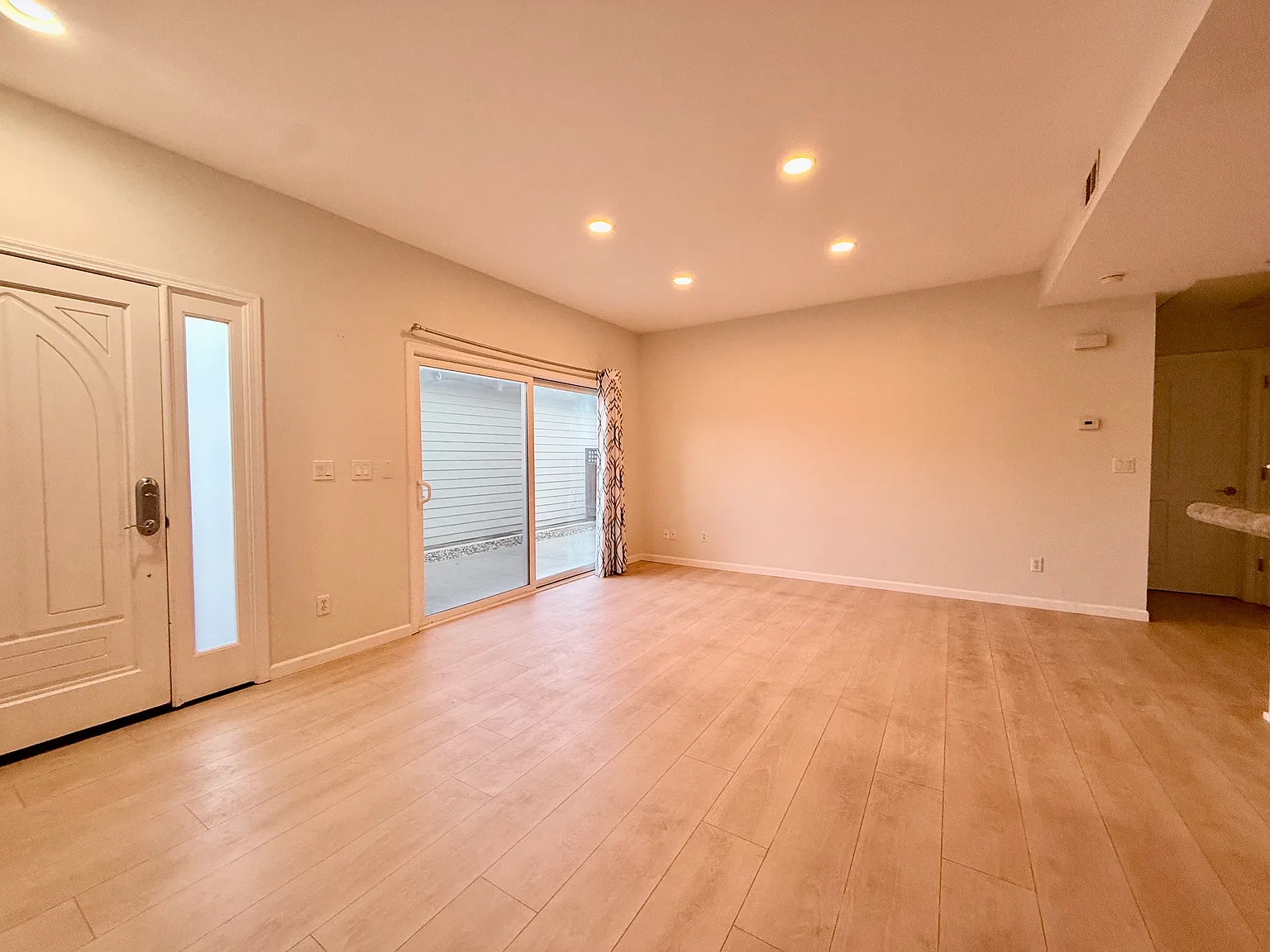 2 bed, 1150 sqft, $3,950 — Photo 2