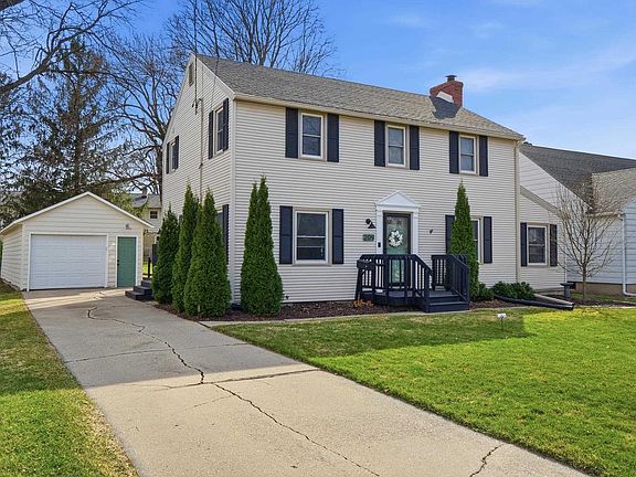 2nd image of 209 Oak Street