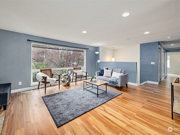 5th image of 3660 Celeste Court SE