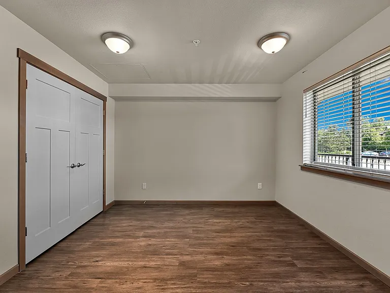 515 Telegraph Rd — Photo 36