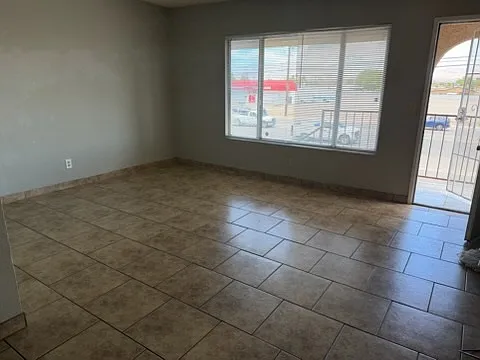 2 bed, 840 sqft, $950 — Photo 2
