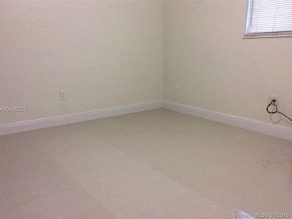 4th image of 1217 NE 127th St APT 6