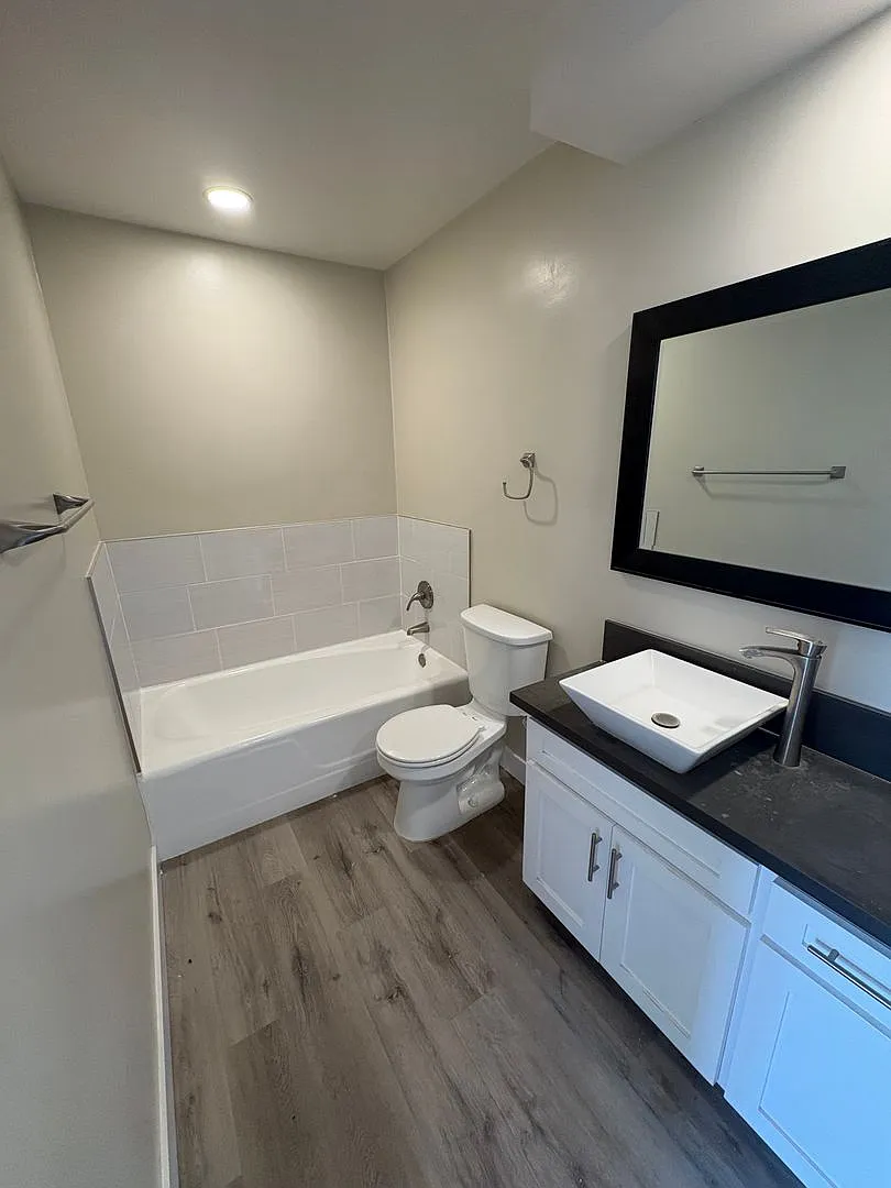 Peerless Apartments — Photo 4