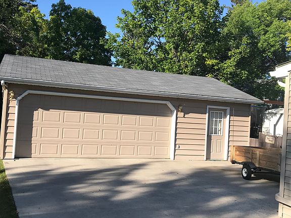 18’ door now 3 cars do fit